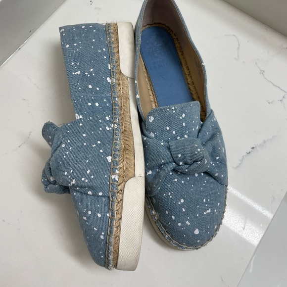 Vince Camuto denim espadrilles. Size 9 but fit 8.5 - Picture 2 of 3